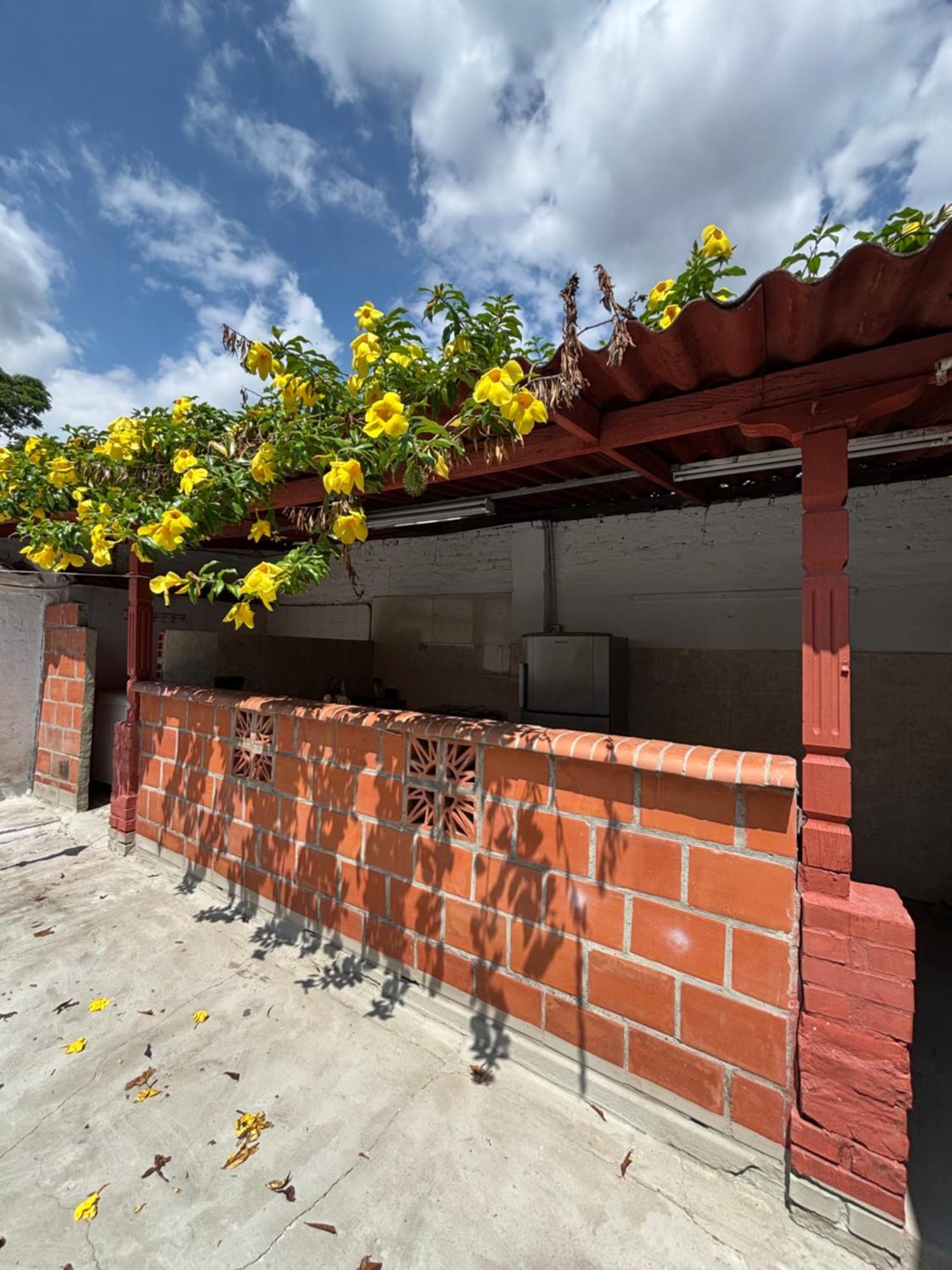 Casa Completa Grande Cerca De Estadio Tequendama Cali Luaran gambar